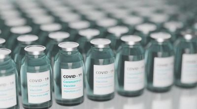 Vacunas de Pfizer y Moderna son efectivas en embarazadas y lactantes, según estudio