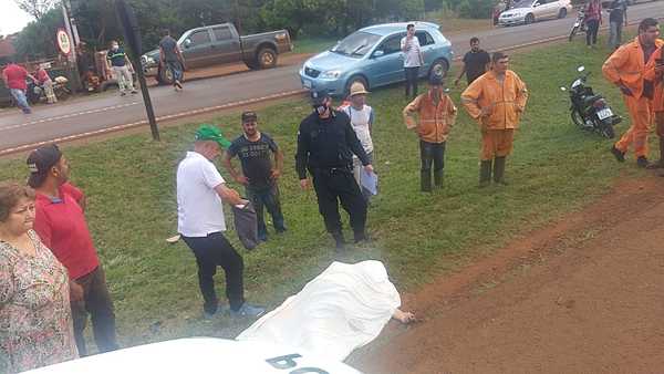 Sexagenaria muere atropellada por una moto sobre Ruta PY02 - La Clave