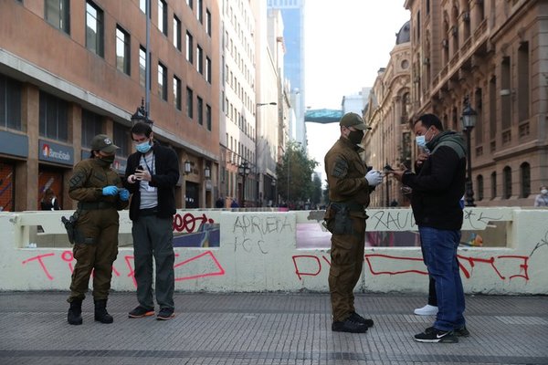 Paradoja chilena: atraviesan el peor momento de la pandemia, pese al éxito en vacunación