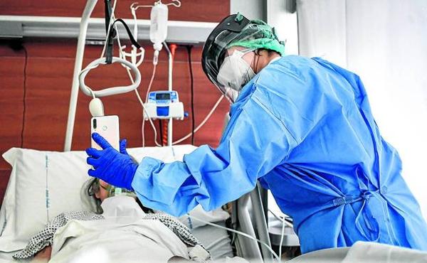 COVID-19: “Cada paciente que muere es un pedazo nuestro que se va”, lamentan enfermeros