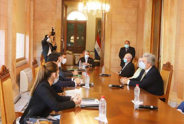 Presidente se reúne con referentes de la producción y la industria | .::Agencia IP::.
