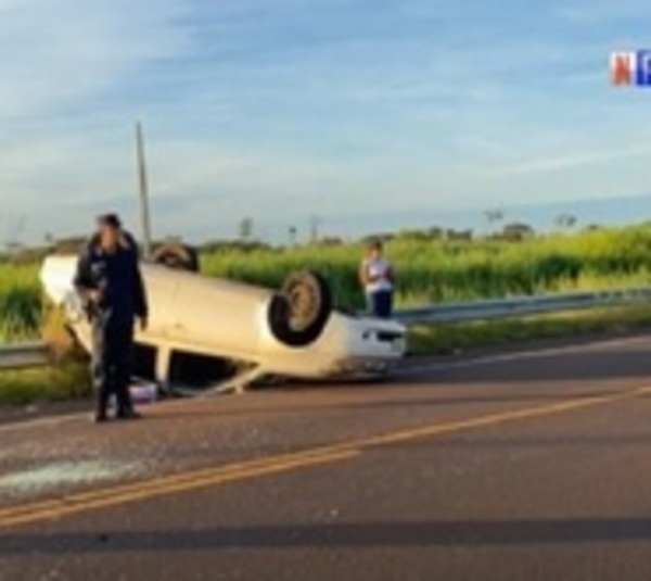 Menor muere tras vuelco de vehículo - Paraguay.com