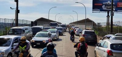 Fila en Puente De la Amistad es de personas que solo van hasta Foz, afirman - Nacionales - ABC Color