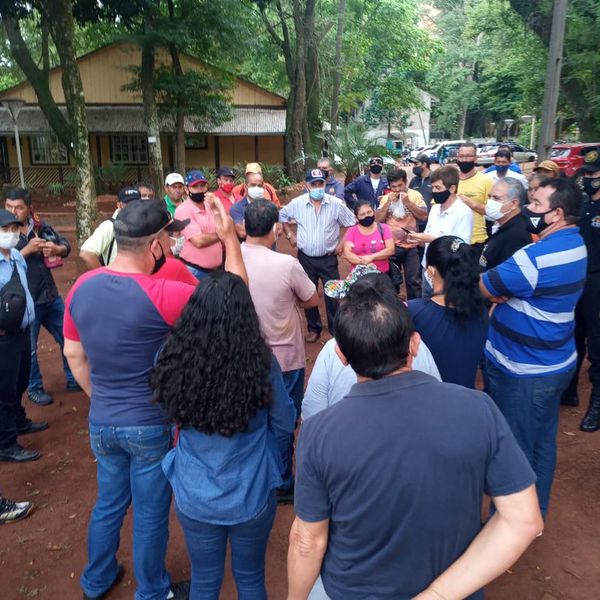 Manifestación contra disminución de mensualidad en concepto de indemnización - ABC en el Este - ABC Color