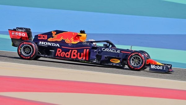Verstappen domina en las libres 1 de Bahréin