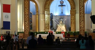La Nación / Instan a devotos de la Virgen de Caacupé a seguir la misa desde sus hogares