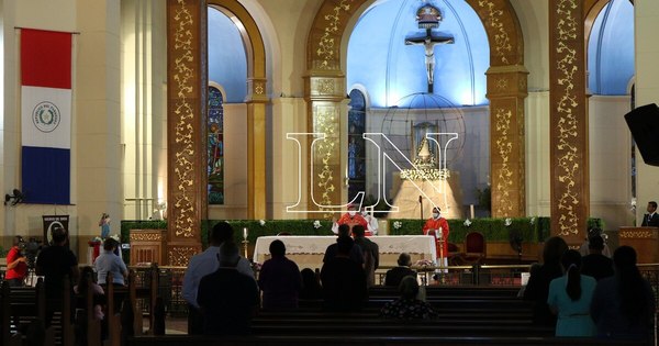 La Nación / Instan a devotos de la Virgen de Caacupé a seguir la misa desde sus hogares