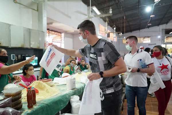 Entregan bolsas biodegradables en la feria de hortigranjeros en CDE