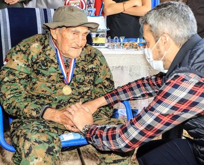 Abdo llama a la conciliación para vencer a la “guerra epidemiológica”, en visita a excombatiente - El Trueno