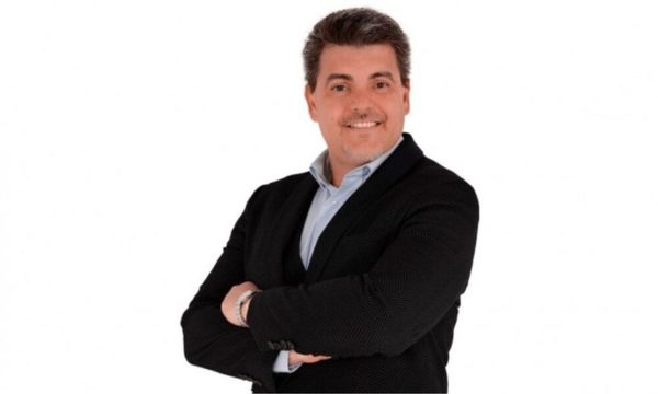 Telefuturo no se hace cargo del error y envía a Luis Bareiro a defender al canal en redes sociales