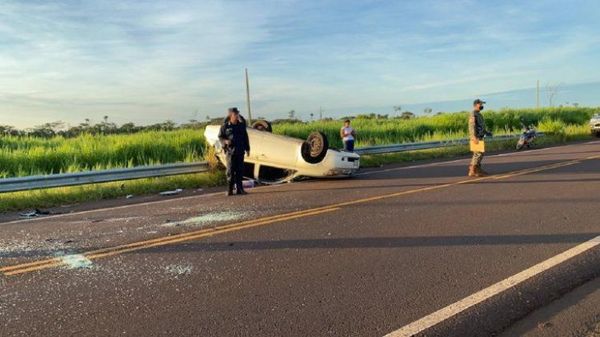 Adolescente fallece y otros quedan heridos tras vuelco de vehículo en San Pedro