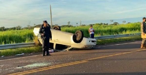 Niño muere tras vuelco de vehículo - Noticiero Paraguay