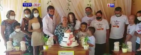¡Emotivo! Celebró sus 100 años con todo el protocolo de Salud | Noticias Paraguay