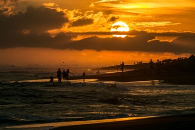 Guatemala ordena un límite de personas en la playa en Semana Santa por covid-19 - MarketData