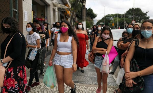 ¿Por qué cada vez hay más jóvenes que enferman de COVID-19 en Brasil? | Ñanduti