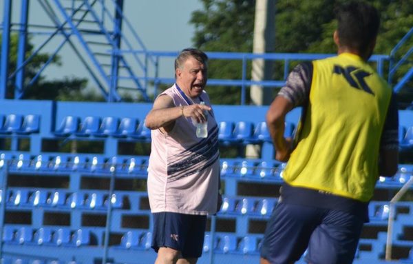 Almeida, lo que debe buscar y cambiar en el plantel de Sol de América