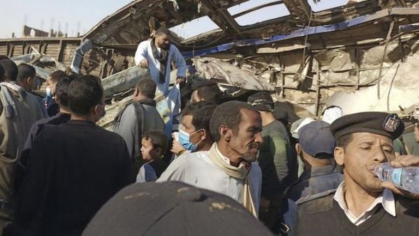 Egipto: Al menos 32 muertos tras aparatoso choque de trenes
