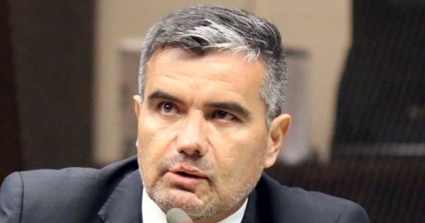 La Nación / El diputado Édgar Acosta califica de “incompetentes” a la OMS y la OPS