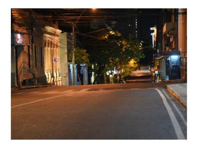 Desde la medianoche rige nuevo confinamiento para frenar contagios y muertes por Covid-19