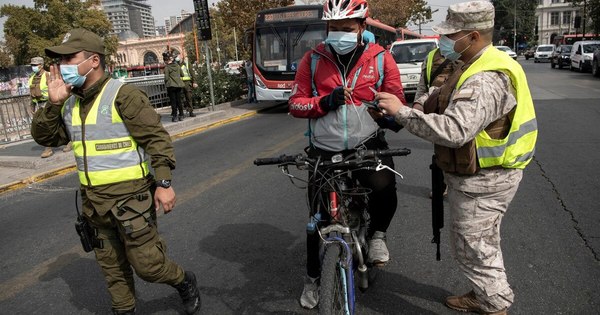 La Nación / Chile, entre una vacunación veloz y un covid-19 que no da tregua