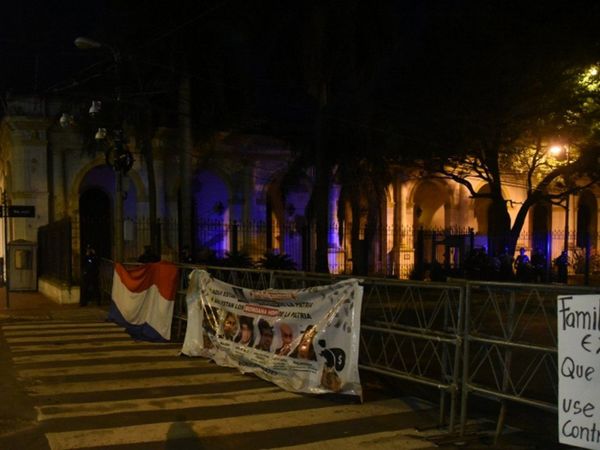 Escrachan a Tadeo Rojas en Areguá y a Sarubbi en Caazapá