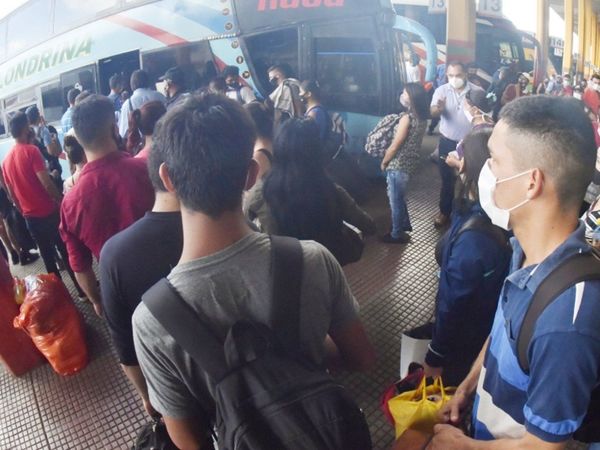 Terminal llena, pese al pedido de evitar viajar para frenar al virus