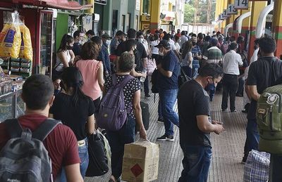 Unas 20.000 personas viajaron ayer y se teme que lleven el virus o lo traigan - Nacionales - ABC Color