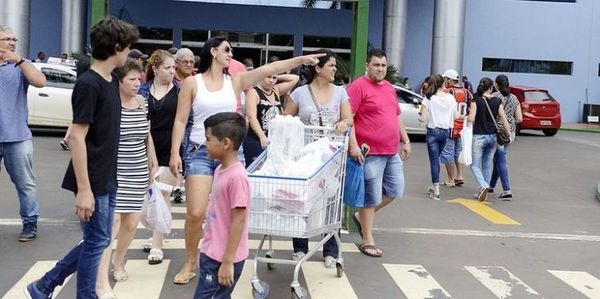 Unos alegan colapso financiero, otros instan a desobedecer la cuarentena