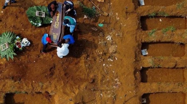 Brasil registra 3.650 nuevas muertes por COVID-19, un nuevo récord diario