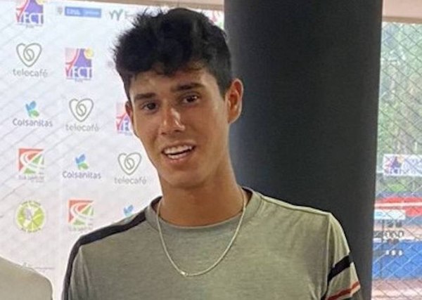 El tenista paraguayo Daniel Vallejo, campeón en Colombia