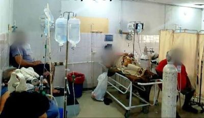 Colapso en Barrio Obrero: En pasillos se mezclan pacientes con y sin covid - Nacionales - ABC Color