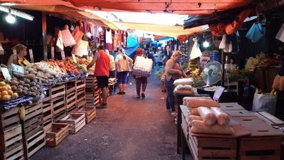«Las deudas no esperan» dicen comerciantes y desacatan restricciones | OnLivePy