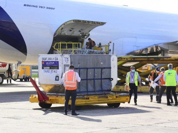 El Gobierno pierde confianza en Covax y apura otras opciones para adquirir vacunas