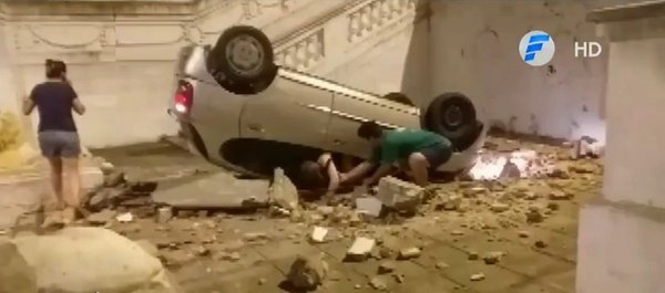 Cayó de escalinata en Asunción y culpó al GPS | Noticias Paraguay