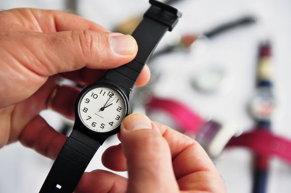 A partir de la medianoche empieza a regir en Paraguay el horario de invierno