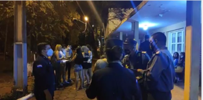 Vandalismo en movilización deja personas detenidas, destrozos, incautaciones y una patrullera incinerada