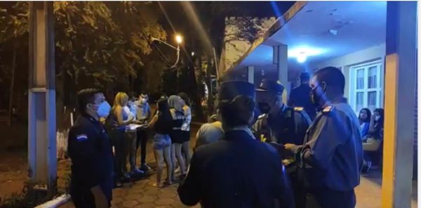 Vandalismo en movilización deja personas detenidas, destrozos, incautaciones y una patrullera incinerada