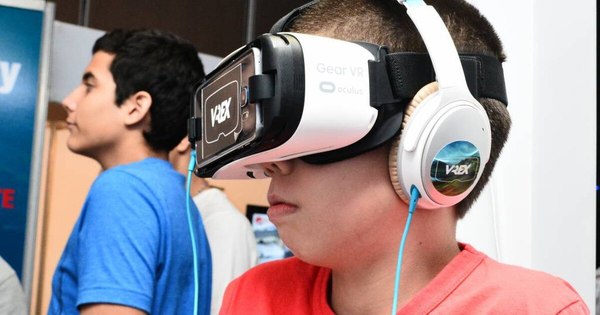 La Nación / La pandemia impulsa un boom de los viajes en realidad virtual