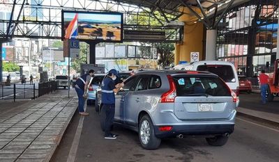 Intensifican controles sanitarios de viajeros en pasos terrestres con Brasil