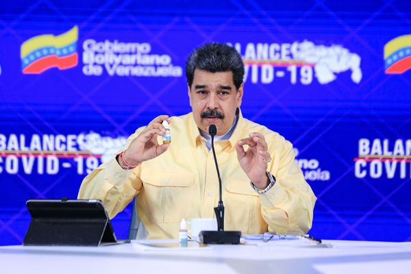 Por desinformar sobre el Covid-19 Facebook bloquea la página de Nicolás Maduro