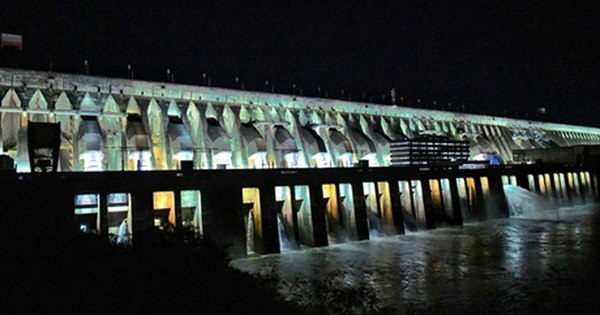 La Nación / Itaipú se une a la hora del planeta esta noche