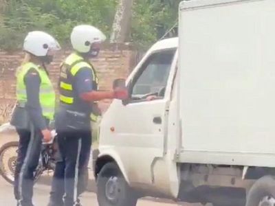 Abrirán sumario a policías de tránsito que aceptaron coima