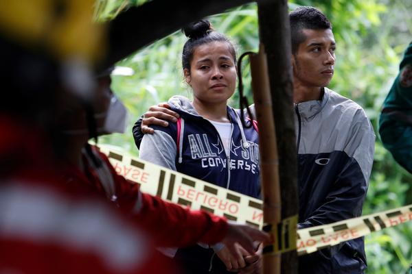 Persiste la búsqueda de 11 mineros atrapados en una mina de oro en Colombia - MarketData