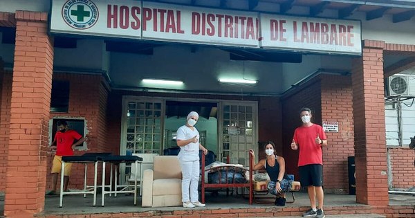 La Nación / Lambaré: vecinos acercan camas, sillones y alimentos a familiares de pacientes con COVID-19