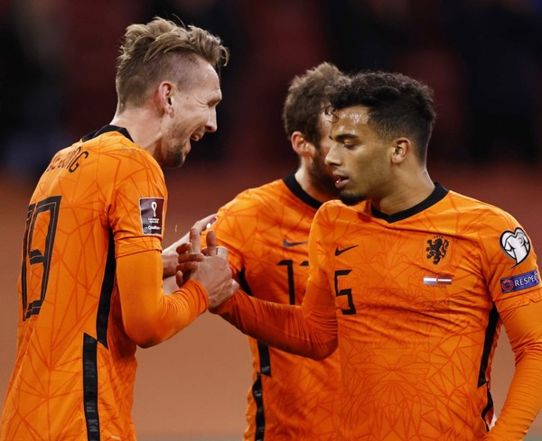 Holanda se recupera con una victoria clara