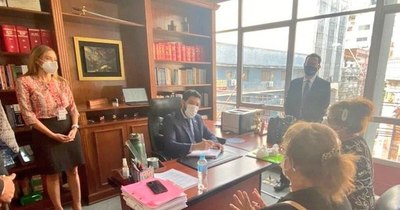 La Nación / Declararon dos testigos en investigación por venta de medicamentos