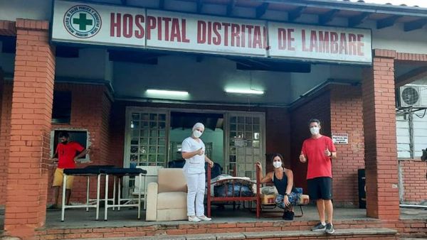 Lambaré: vecinos acercan camas, sillones y alimentos a familiares de pacientes con COVID-19