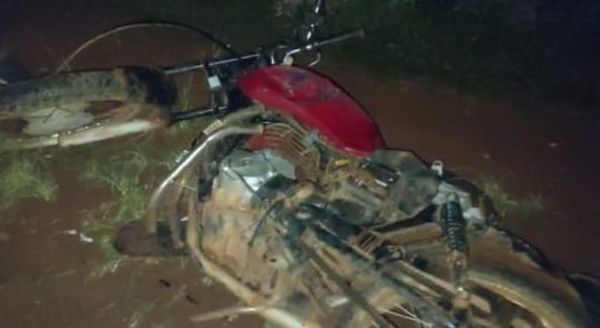 Motociclista muere arrollado por un camión - Nacionales - ABC Color