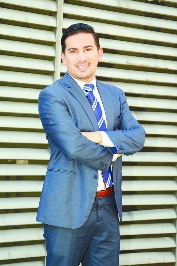 Crónica / Jorge Escurra: "Mi papá quería que sea carpintero, pero yo me veía en la televisión"