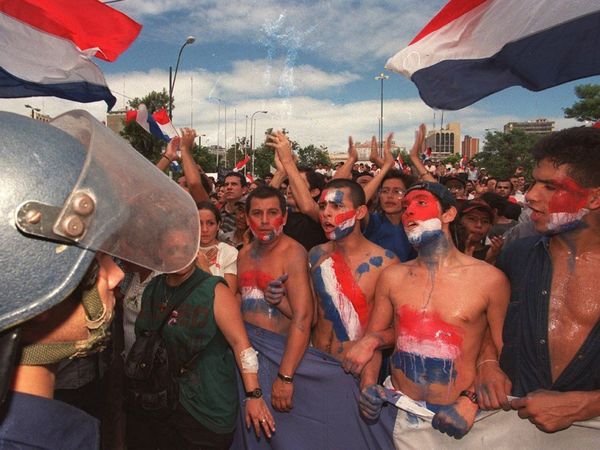 Hace 22 años la ciudadanía logró la renuncia del presidente Cubas